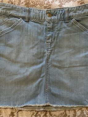 GAP light blue denim skirt with contrast topstitching